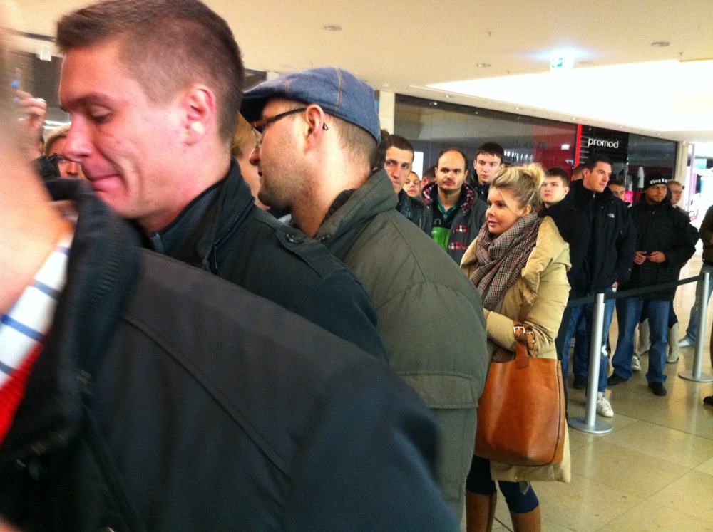Kolejka przed samym Apple Store